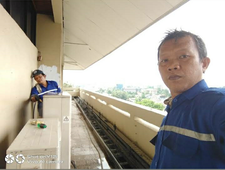Outdoor AC baru selesai service